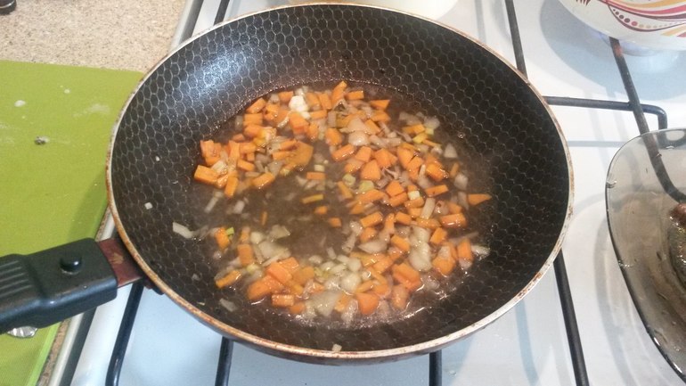 Грибное рагу с крутонами и яйцом пашот