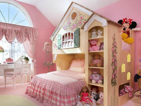 Мой маленький мир: оригинальное оформление кровати