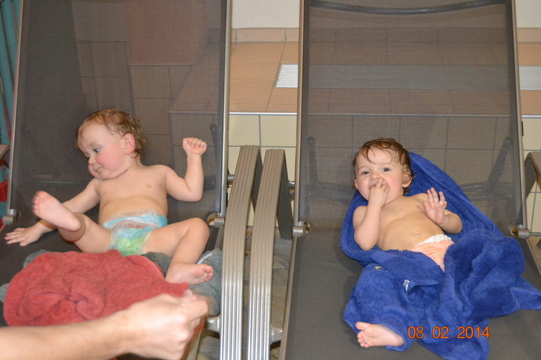 Первый раз в бассейне!