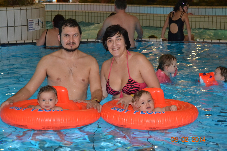 Первый раз в бассейне!