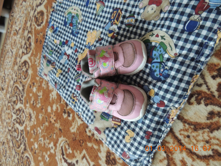 много обуви для разнополой двойни