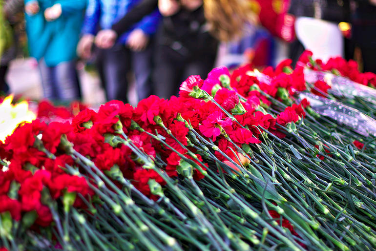 Сегодня у вечного огня...