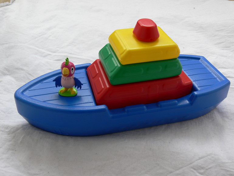 Люблю отечественные игрушки - недорого, прочно, ярко и безопасно)))