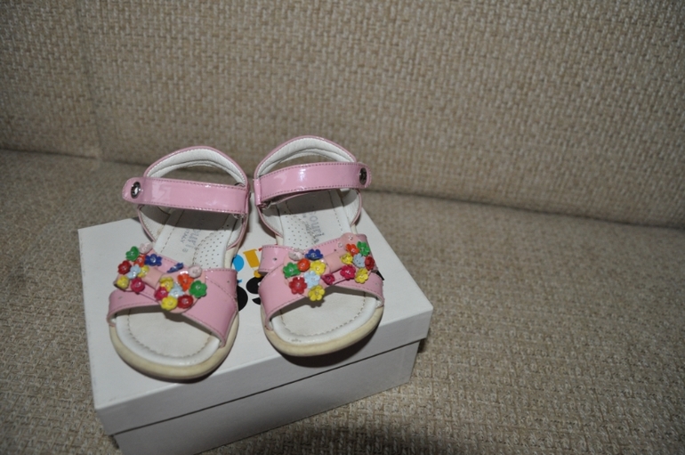 Летняя обувь 21-22 размера.