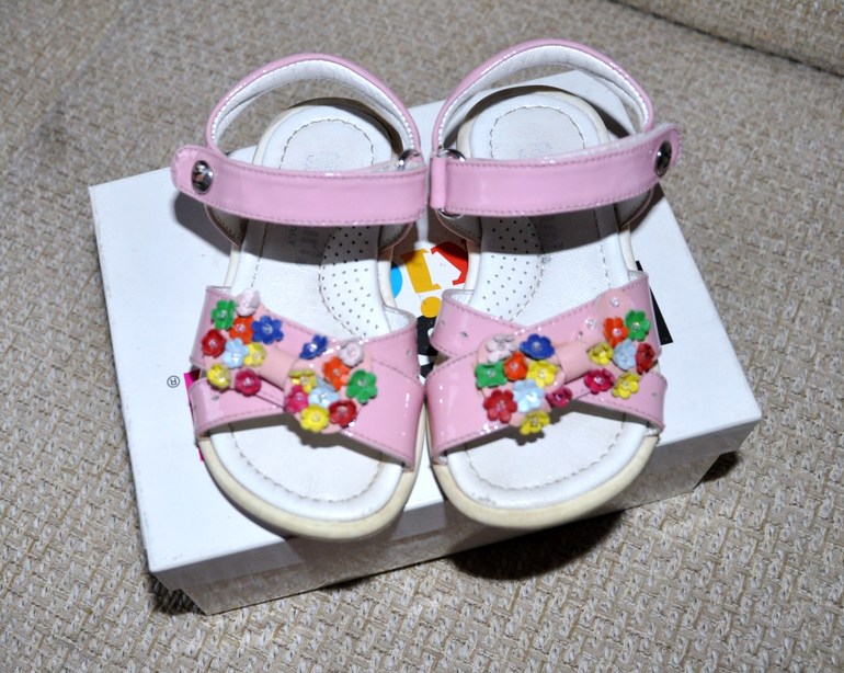 Летняя обувь 21-22 размера.