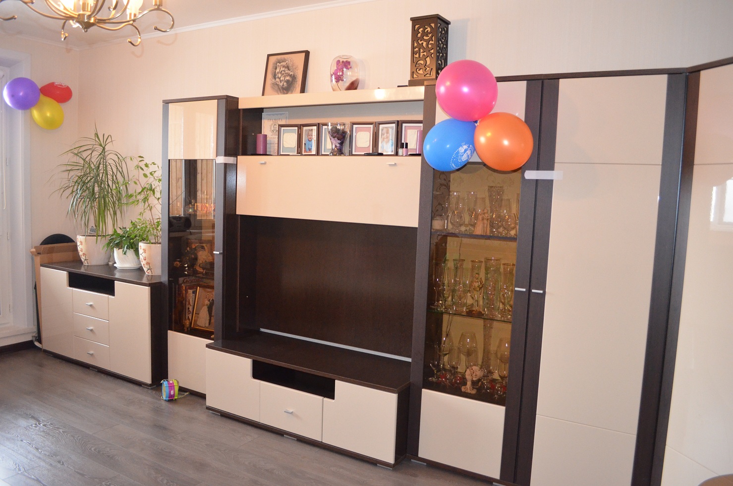 Какие шторы повесить в зале??