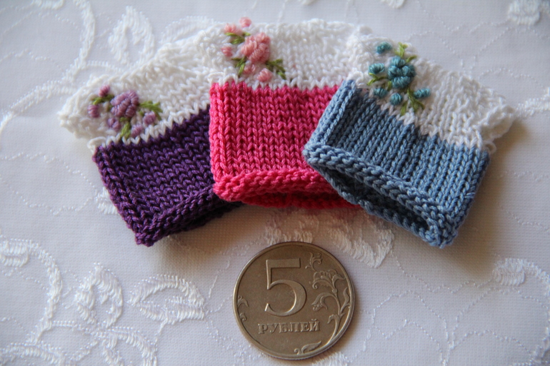 миниатюрные вяз.платья....)))))