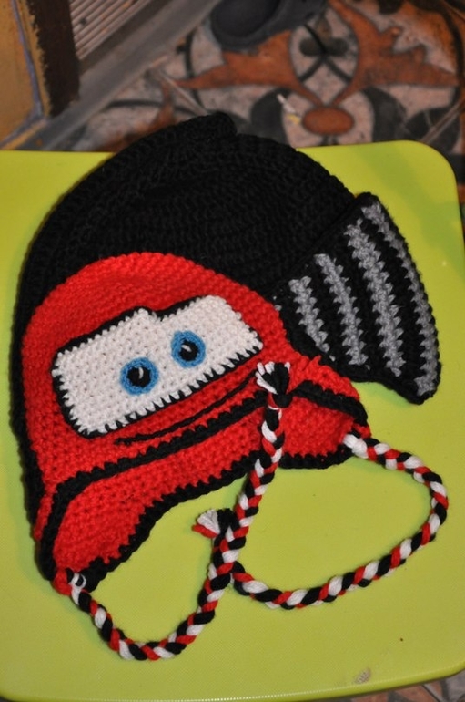 3 шапочки. тачки. лунтик. рыцарь