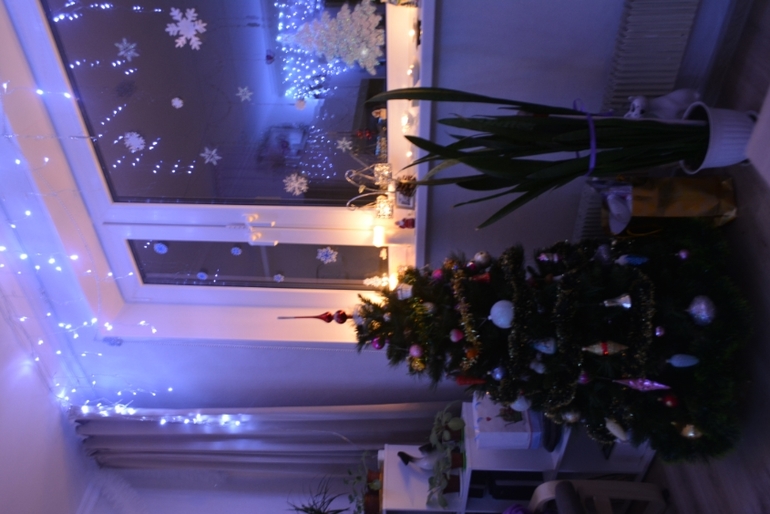 Решила показать свою комнату))