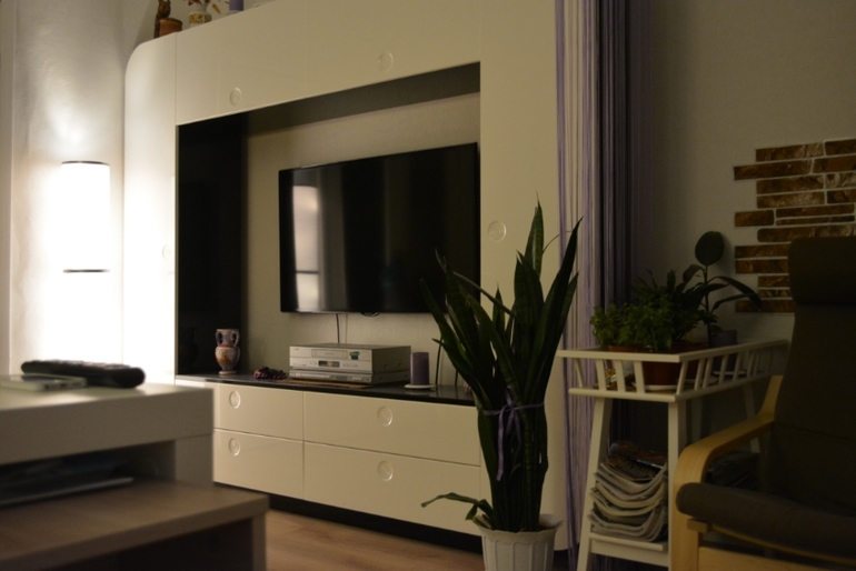 Решила показать свою комнату))