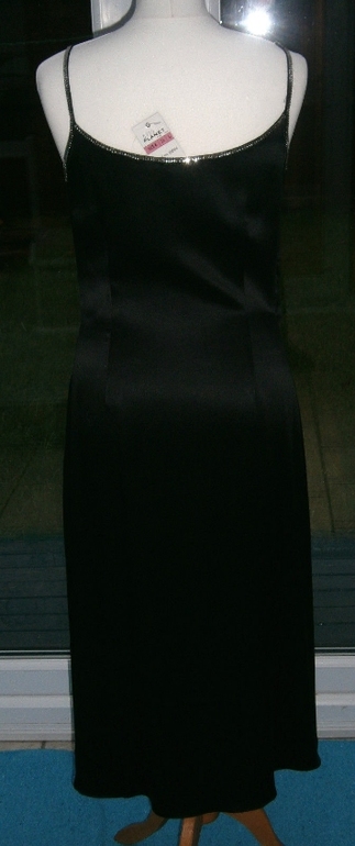 Шелковое  платье ,, PLANET ,,  44-46 размера. Новое. 2500 руб.