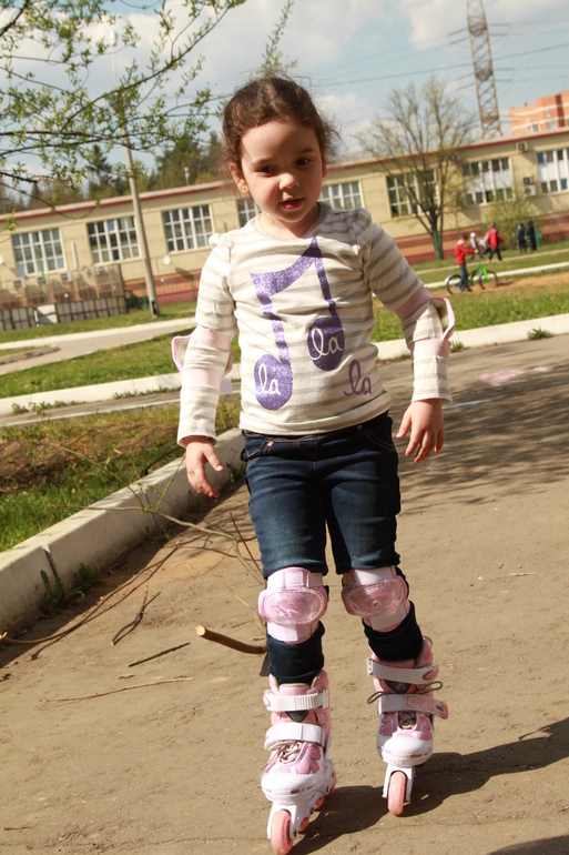 Софийка и ролики!