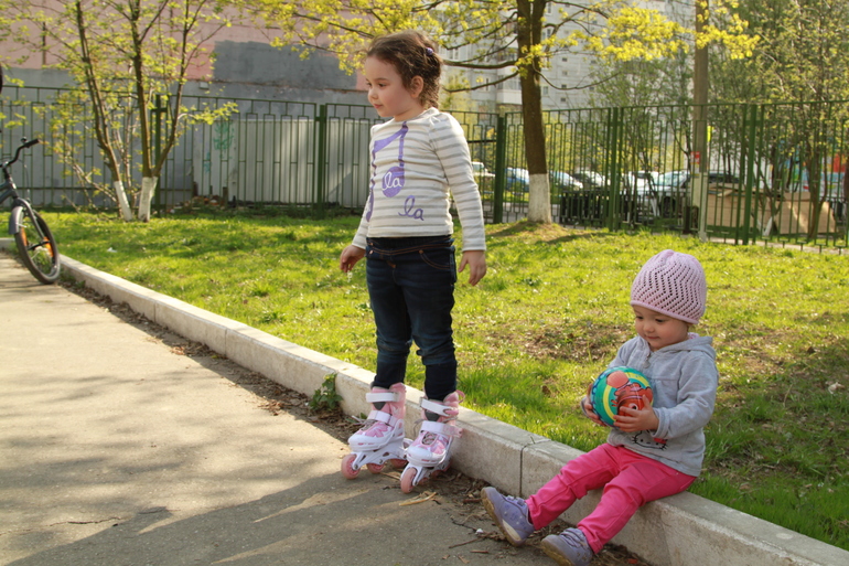 Софийка и ролики!