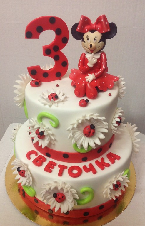 Минни в розовом и красном с божьими коровками))