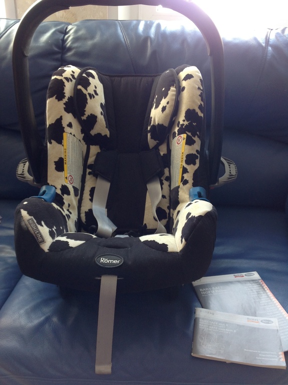 Продам Romer Baby Safe plus II (0-13 kg) + isofix base. Цена 9800 руб