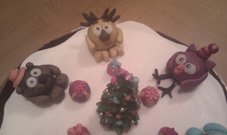 Смешарики на снежной полянке )))