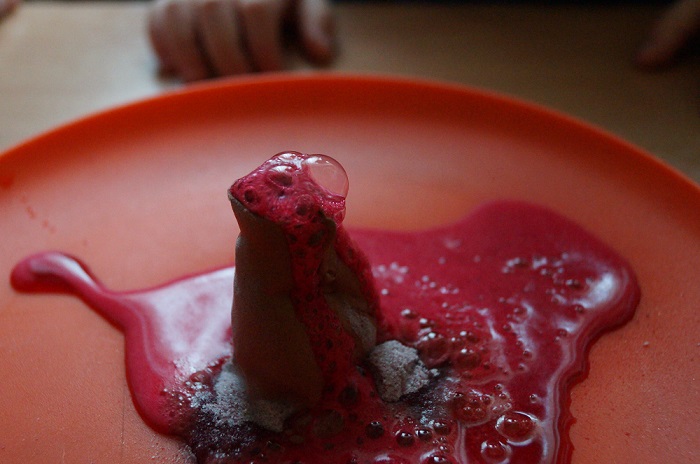 9 мая. Устроить извержение