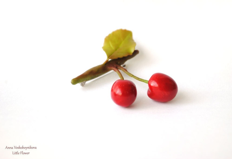 Брошь "Вишенки"