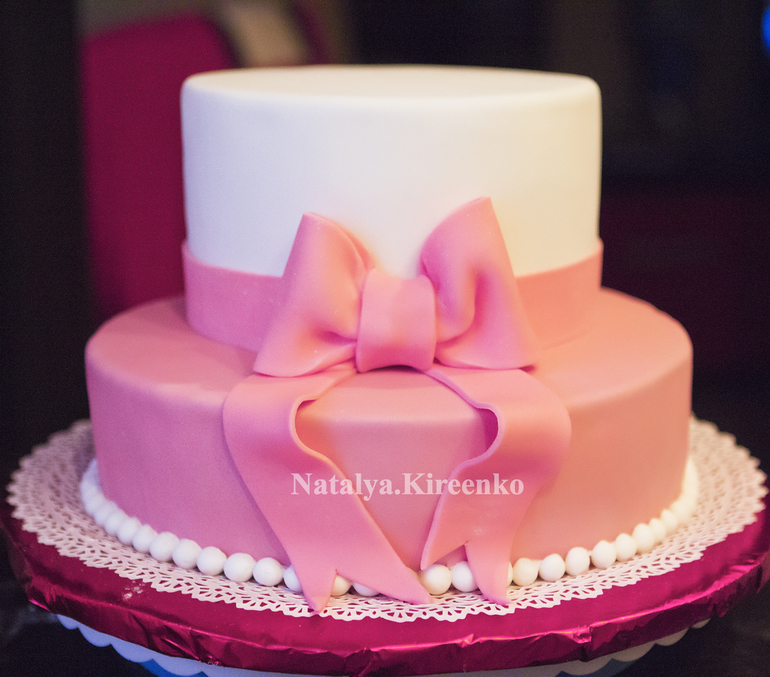 Снова розовый на годовасие :)