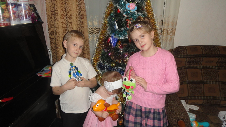 Спасибо нашей снегурочки за подарки под елку!