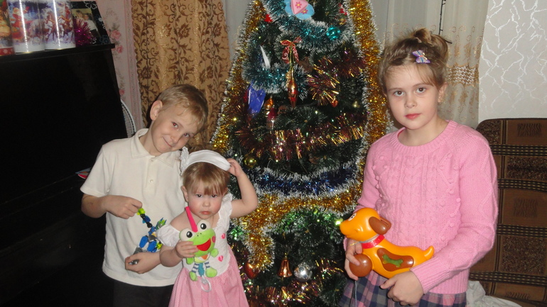 Спасибо нашей снегурочки за подарки под елку!