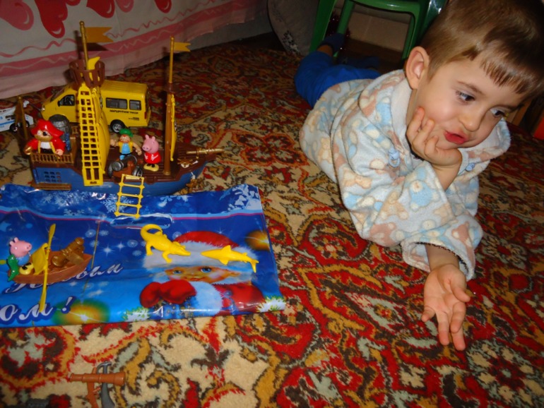 Игорек и игрушки