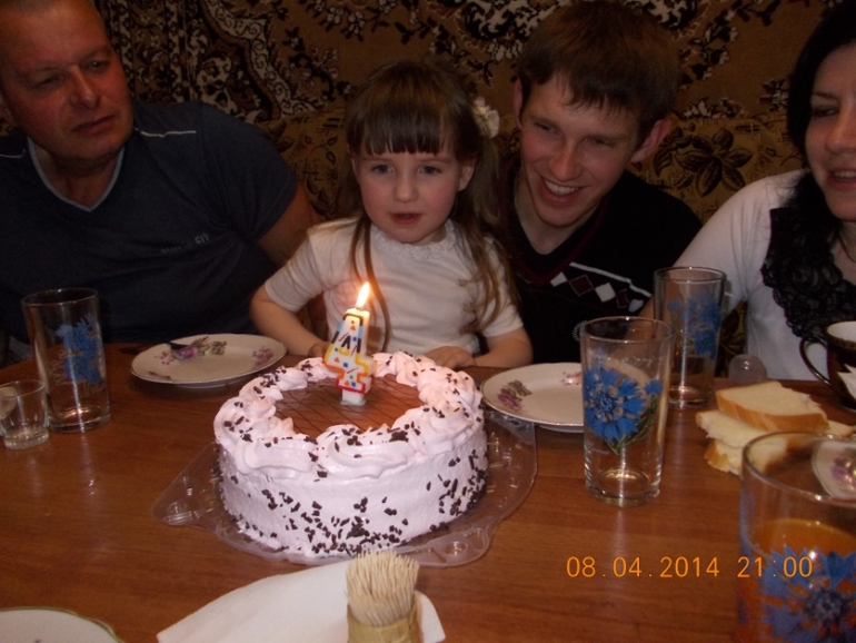 пошила платье на дочкин ДР