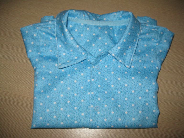 голубая в горошек