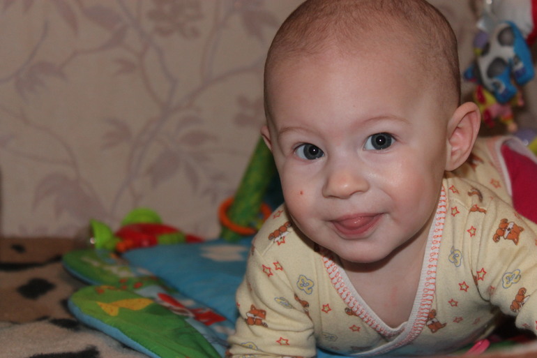 Ритуле 6 месяцев))Мы уже как полгода счастливые мама и папа))