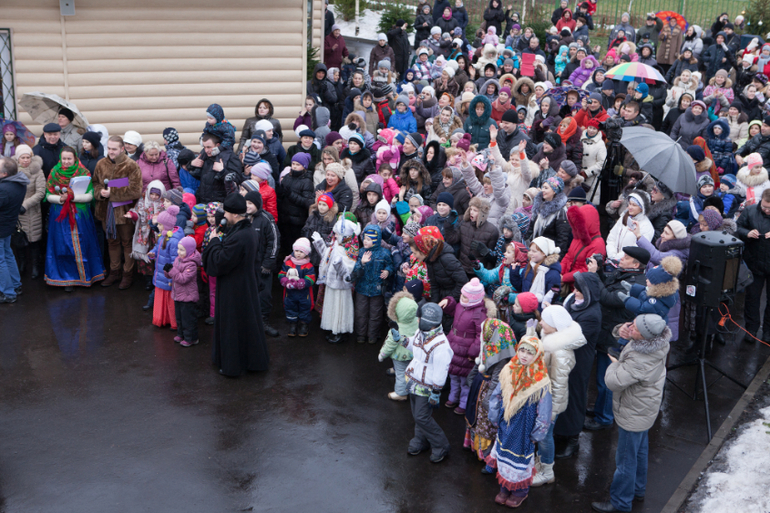 Давно хотела показать. Наши Рождественские гуляния в Воскрсной школе.