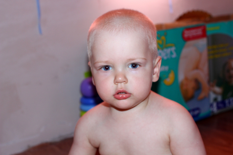 Чей это ребенок..?