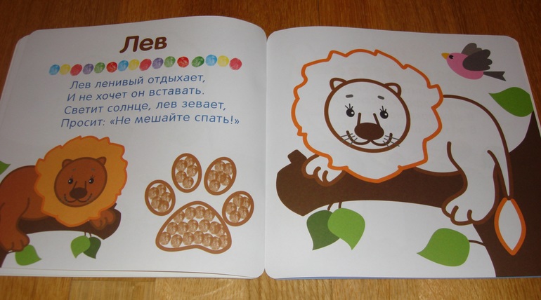 Наши творческие пятиминутки в годик. Рисование.