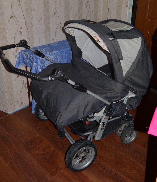 Продаю коляску Хартан