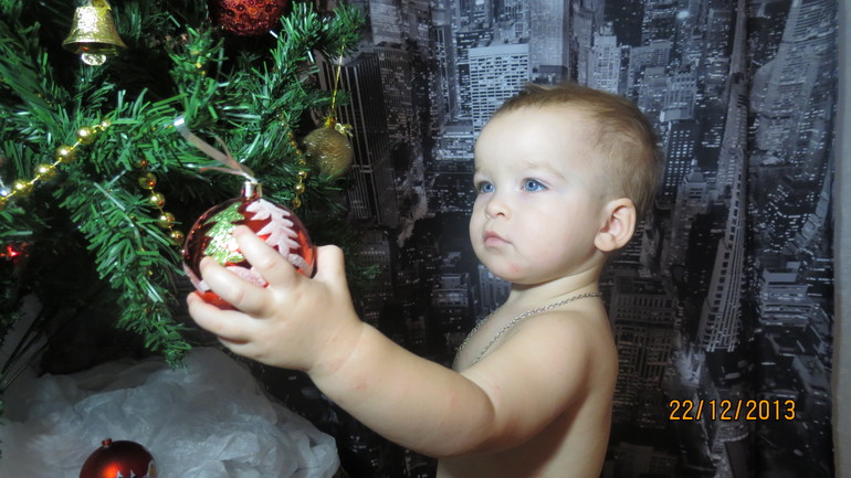 Елку нарядили)))