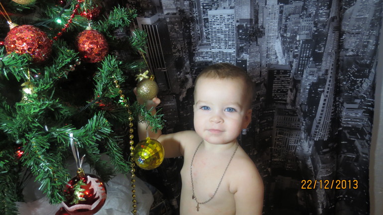 Елку нарядили)))