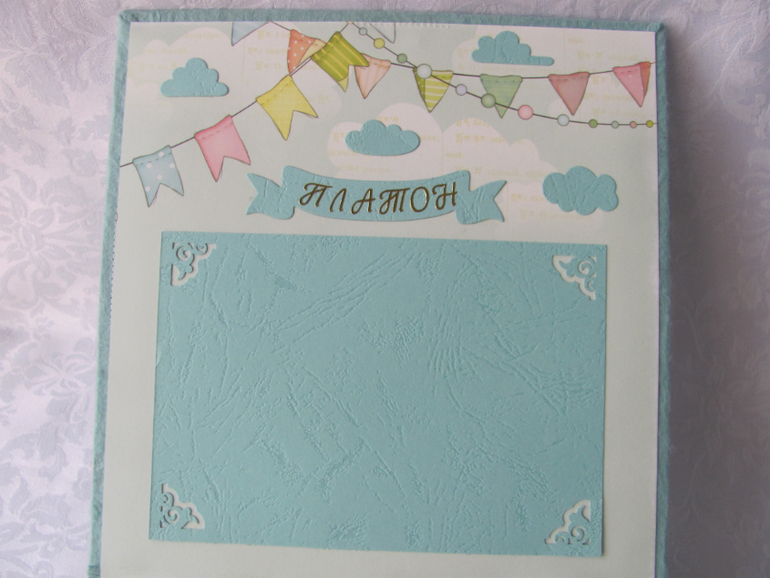 Большая коробочка с "мамиными сокровищами".