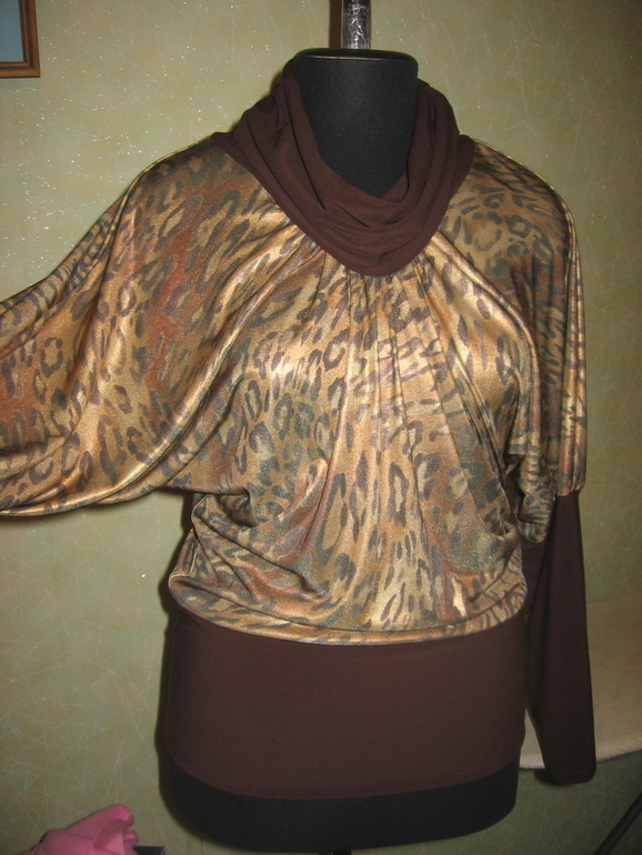 Летучая мышь из трикотажа.