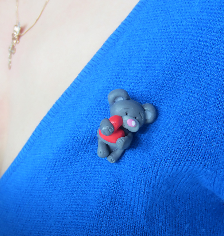 Мультяшные брошки)))