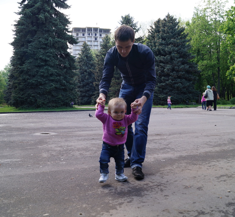 Ходят наши ножки,ходят по дорожке)))