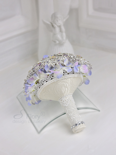 Новые букеты из брошей и новый стиль:-)