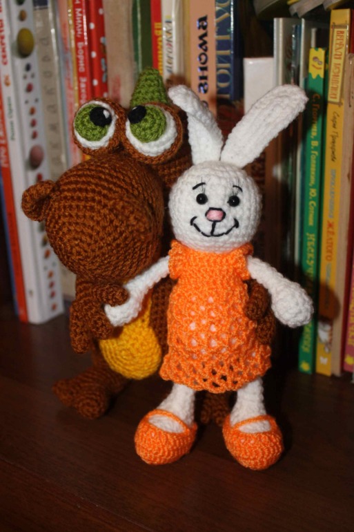 Дракон и Зайка - сладкая парочка.