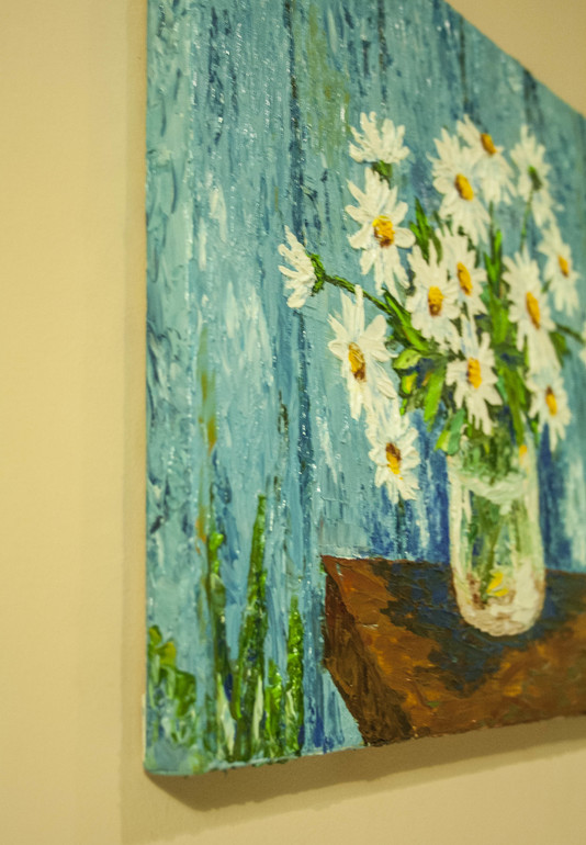 Ромашки у веранды