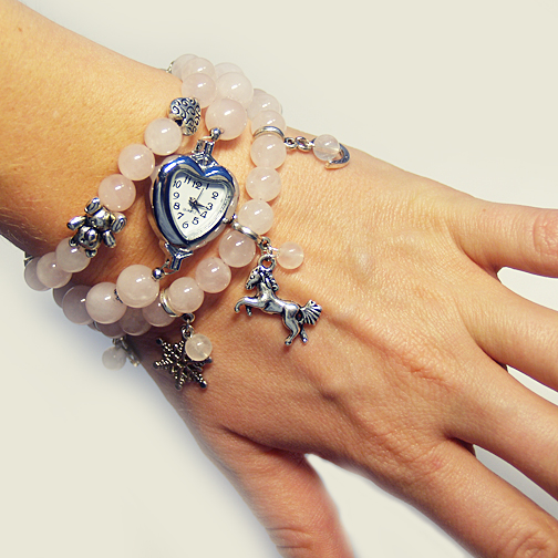 Розовые новогодние часы