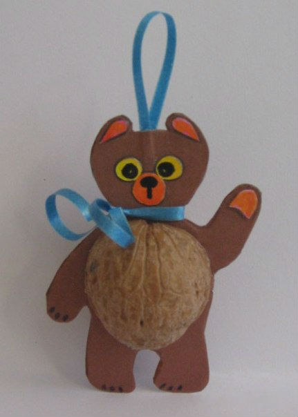 ИЗ СКОРЛУПЫ ГРЕЦКОГО ОРЕХА