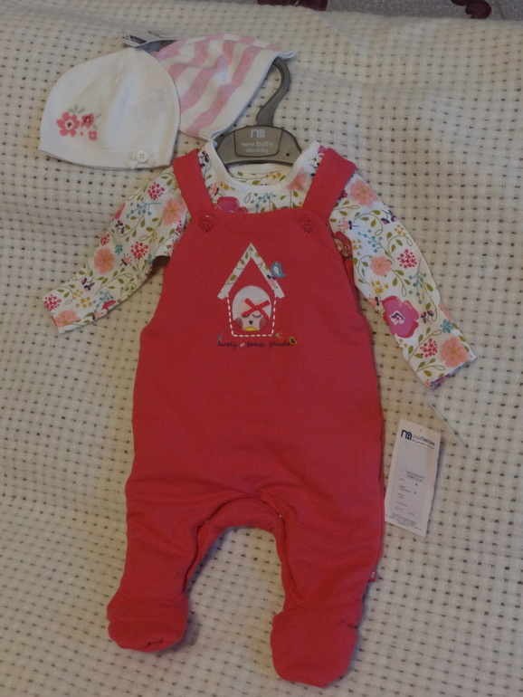 Кажется меня занесло... или первые вещички для малышки