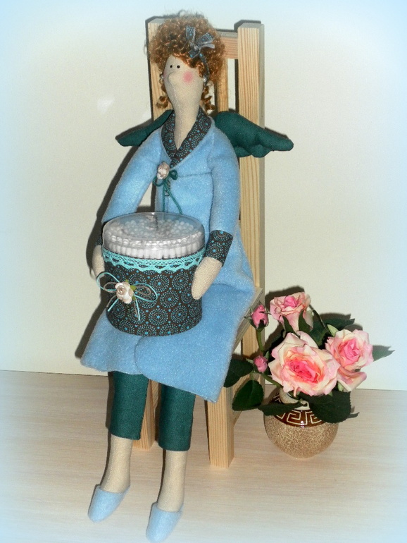 А вот и моя первая хранительница ватных палочек)))