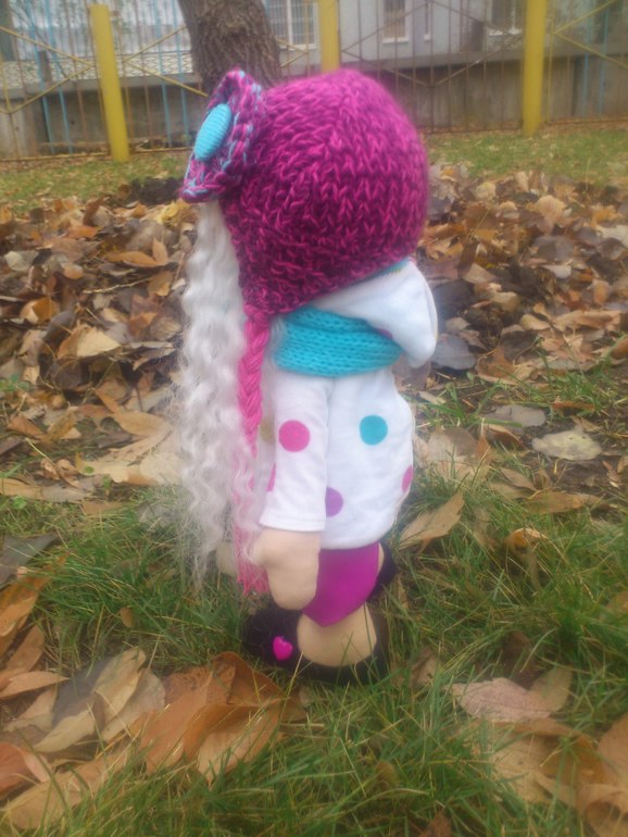 А вот и еще одна малышечка вышла погулять!! Алиса!