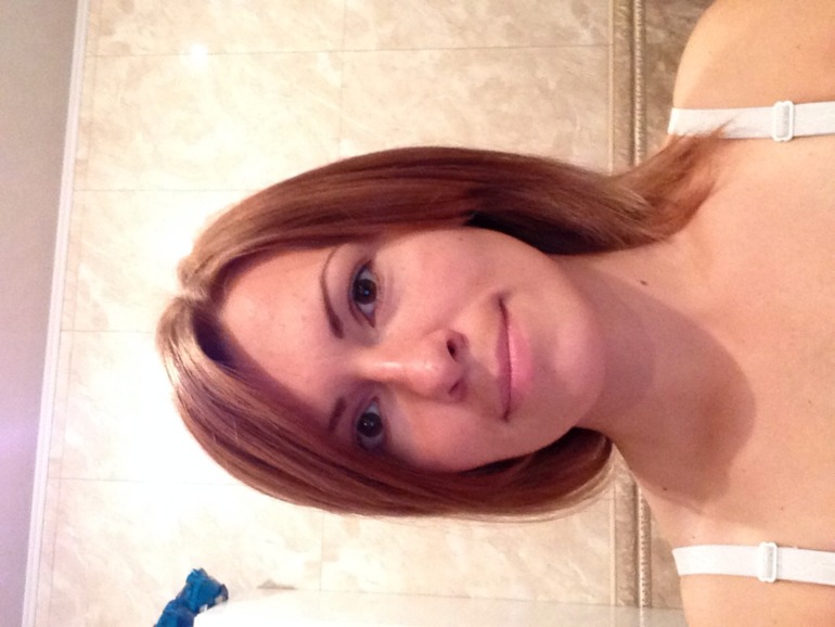 Изменила тон волос