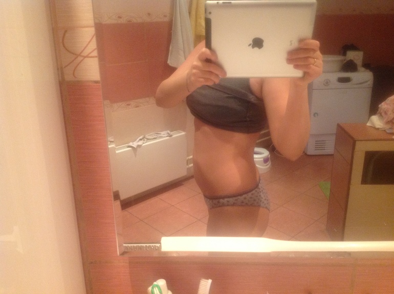 Наша 9 неделька и вроде уже проявляется пузик.