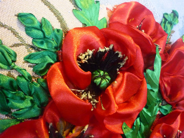 немного вышивки лентами.вышивалось давно.